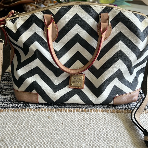Dooney & Bourke Handbags - Dooney Bourke strip bag